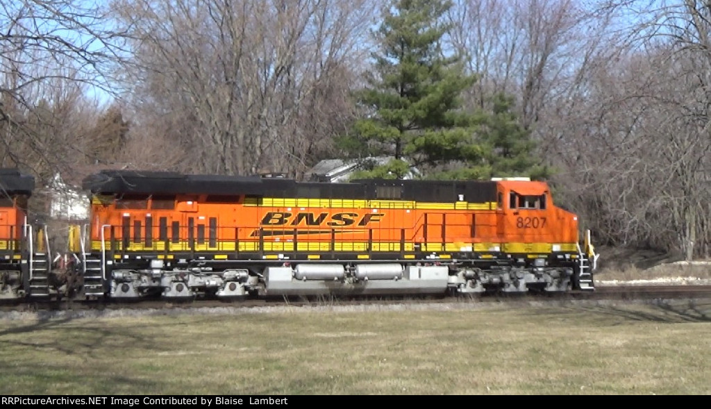 BNSF 8207